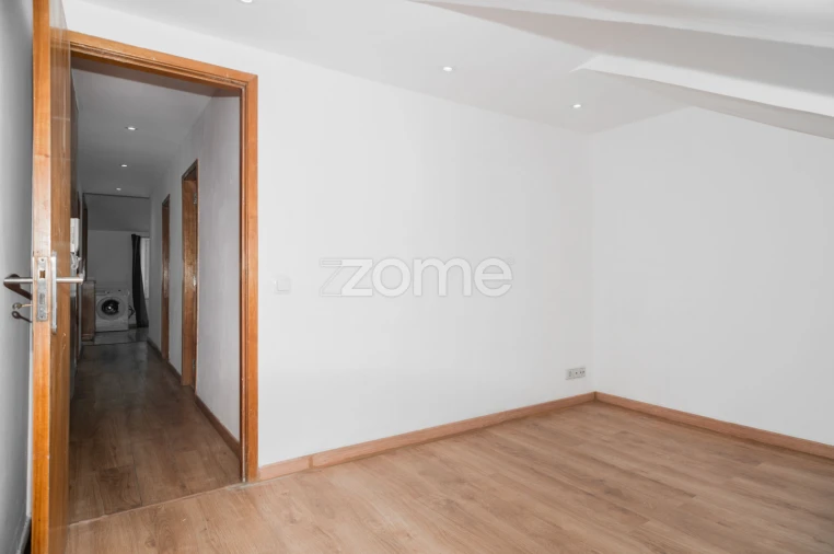Apartamento T2 para Venda em Santo António Foto 3