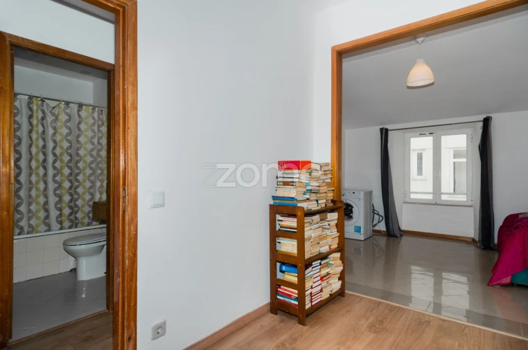 Apartamento T2 para Venda em Santo António Foto 10