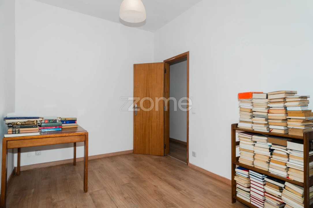 Apartamento T2 para Venda em Santo António Foto 11