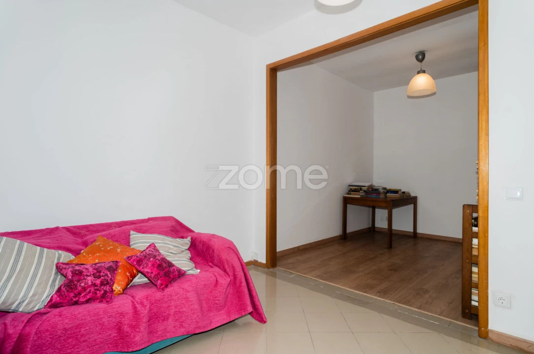 Apartamento T2 para Venda em Santo António Foto 14