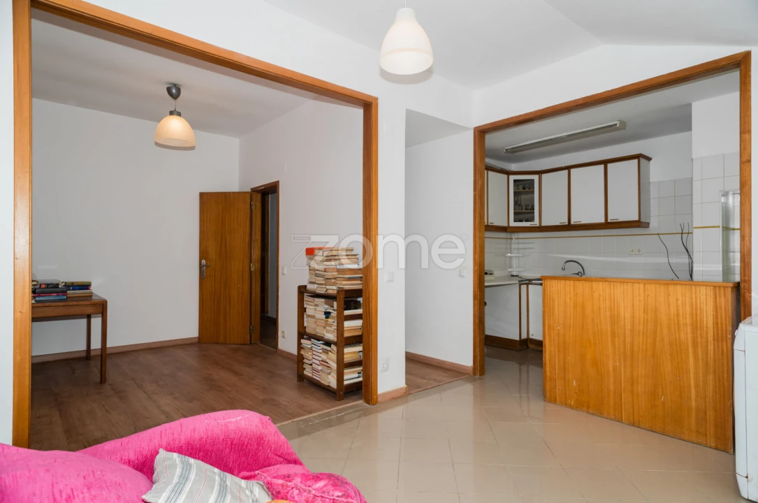 Apartamento T2 para Venda em Santo António Foto 15