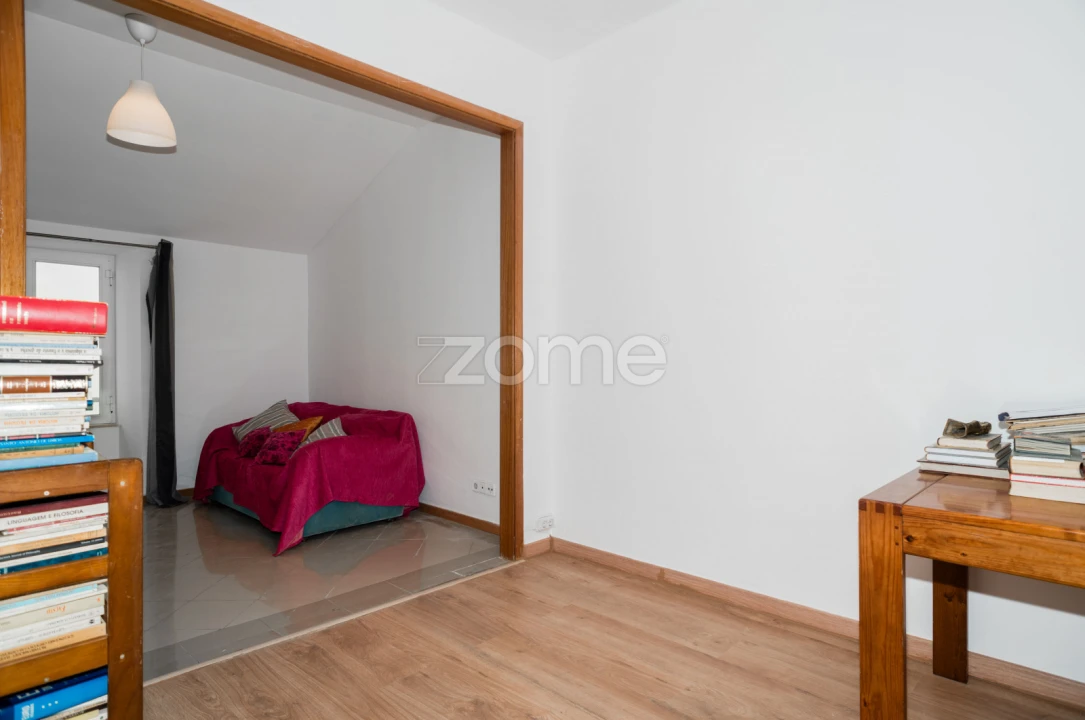 Apartamento T2 para Venda em Santo António Foto 9
