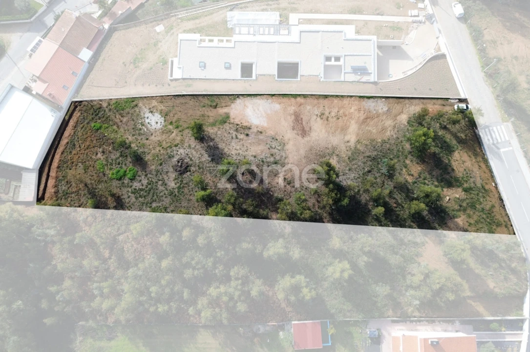 Terreno para Venda em Macieira da Lixa e Caramos Foto 1
