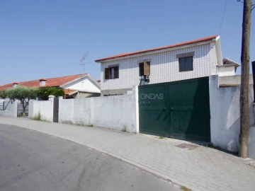Moradia T6 para Venda em Paredes
