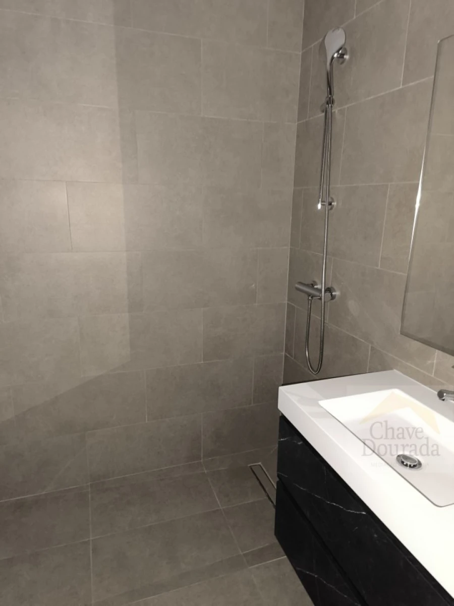 Apartamento T2 para Venda em Santo Antonio dos Olivais Foto 12