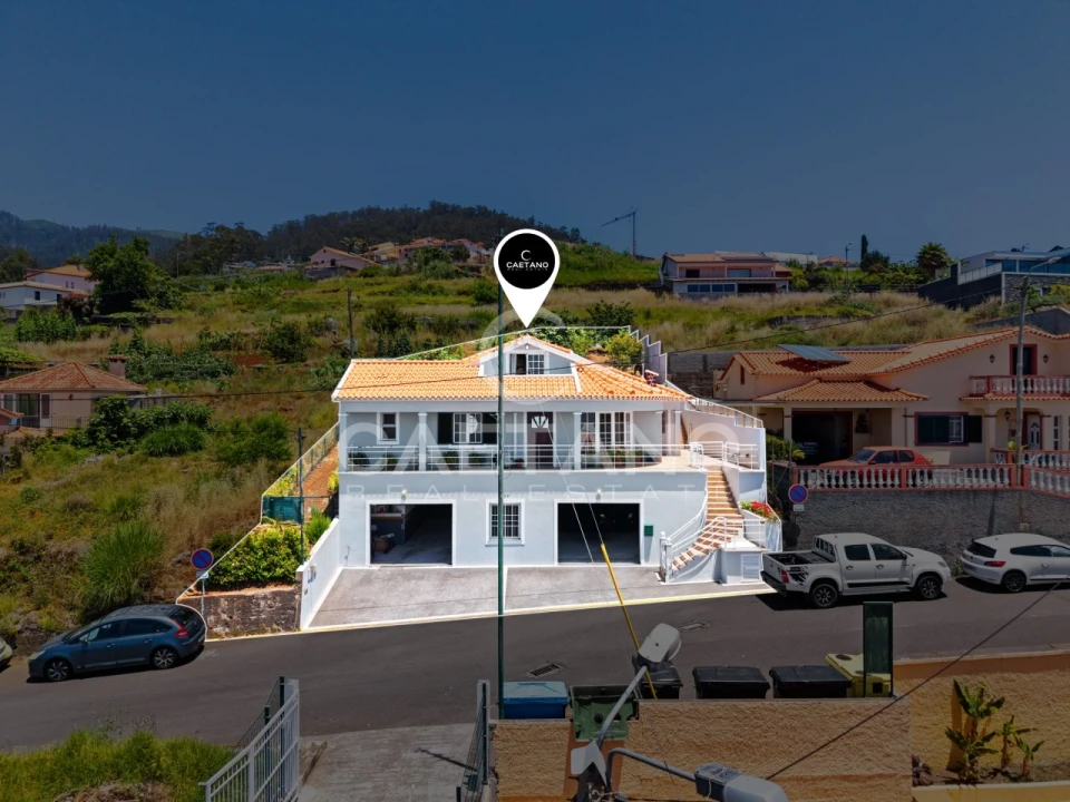 Moradia T4 para Venda em Arco da Calheta Foto 2