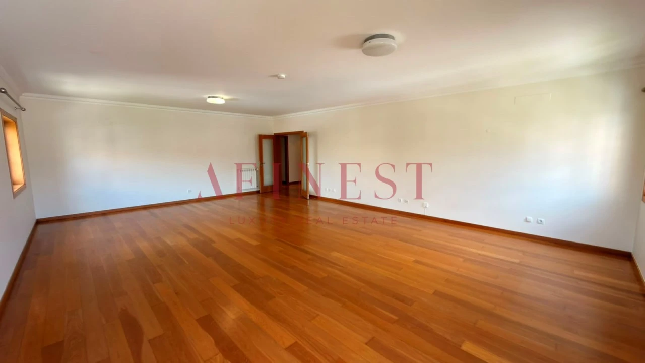 Apartamento T4 para Arrendamento em Santa Maria e São Miguel, São Martinho, São Pedro Penaferrim Foto 9