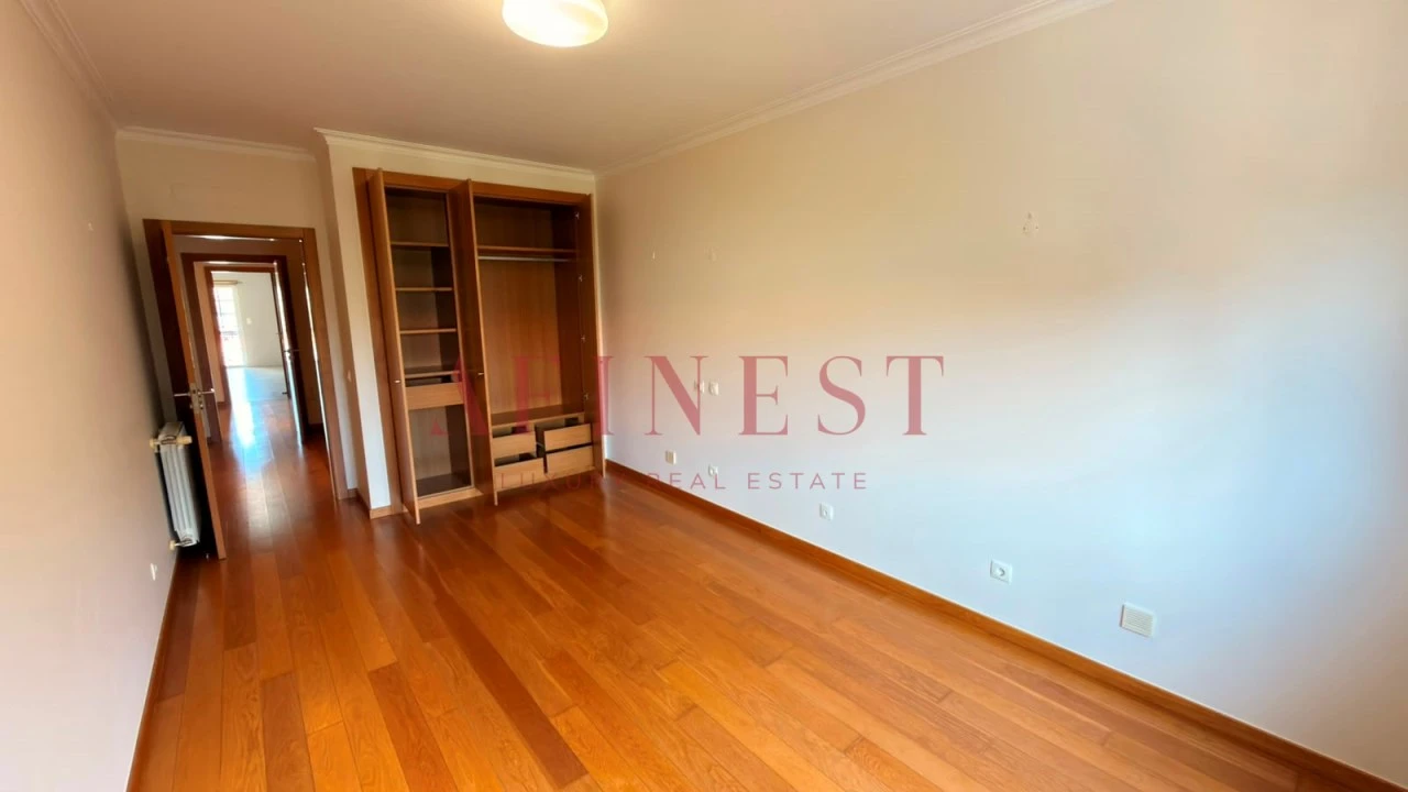 Apartamento T4 para Arrendamento em Santa Maria e São Miguel, São Martinho, São Pedro Penaferrim Foto 20