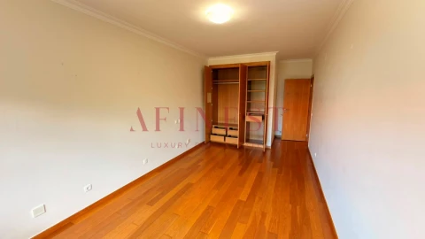 Apartamento T4 para Arrendamento em Santa Maria e São Miguel, São Martinho, São Pedro Penaferrim