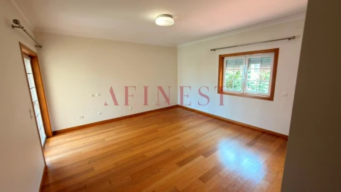 Apartamento T4 para Arrendamento em Santa Maria e São Miguel, São Martinho, São Pedro Penaferrim