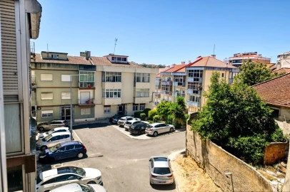 Apartamento T3 para Venda em Agualva e Mira-Sintra