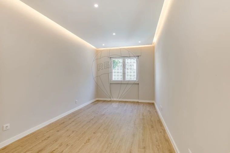 Apartamento T3 para Venda em Algés, Linda-A-Velha e Cruz Quebrada-Dafundo Foto 26