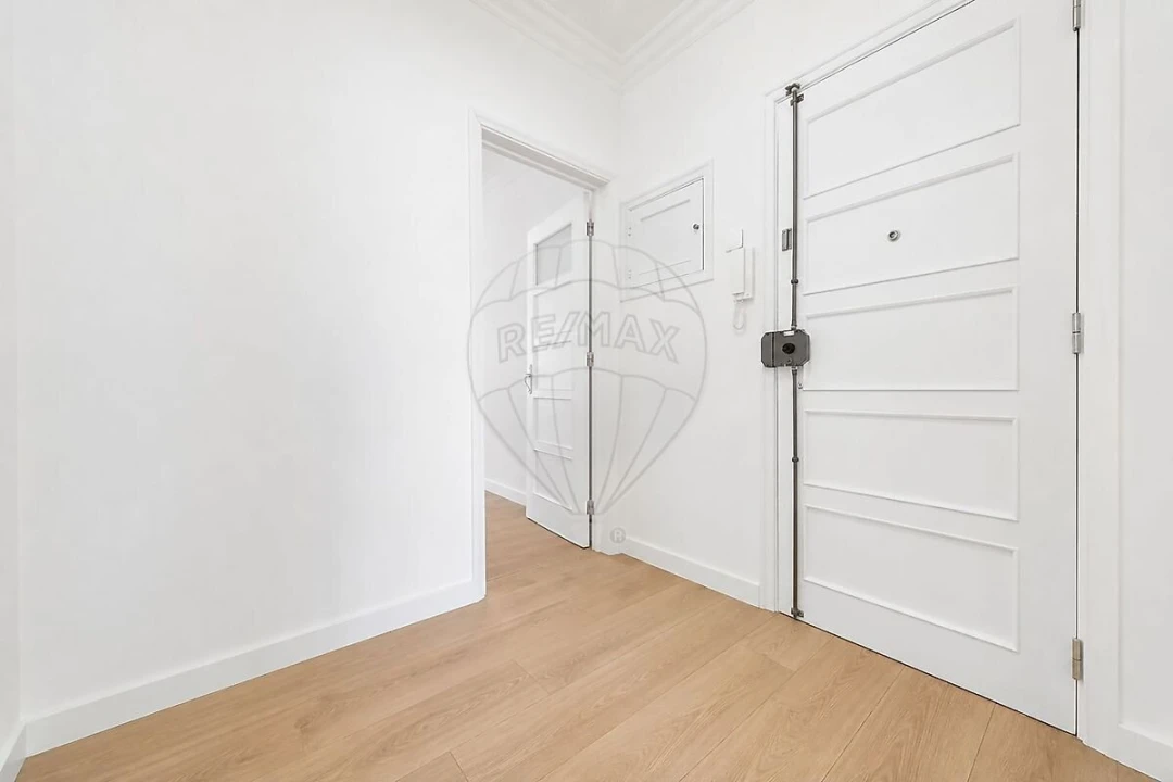 Apartamento T2 para Venda em Campo de Ourique Foto 3