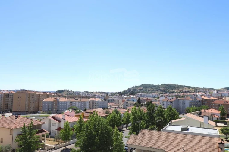Apartamento T3 para Venda em Sé, Santa Maria e Meixedo Foto 18