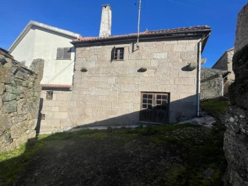 Moradia T5 para Venda em Telões