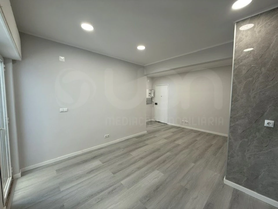 Apartamento T1 para Venda em Venteira Foto 3