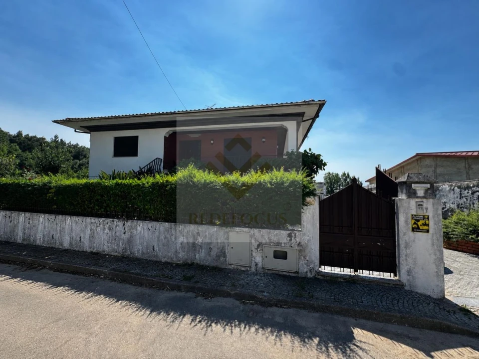 Moradia T3 para Venda em O. Azeméis, Riba-Ul, Ul, Macinhata Seixa, Madail Foto 1
