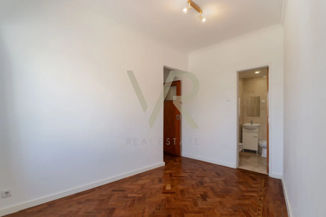 Apartamento T2 para Venda em Águas Livres Foto 19