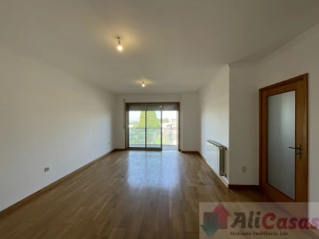 Apartamento T2 para Venda em Santa Maria da Feira, Travanca, Sanfins e Espargo