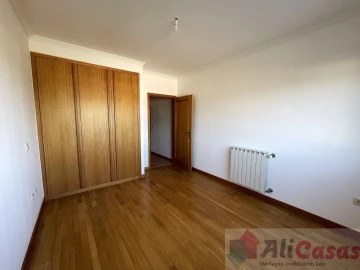 Apartamento T2 para Venda em Santa Maria da Feira, Travanca, Sanfins e Espargo