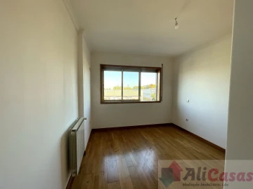 Apartamento T2 para Venda em Santa Maria da Feira, Travanca, Sanfins e Espargo