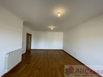 Apartamento T2 para Venda em Santa Maria da Feira, Travanca, Sanfins e Espargo