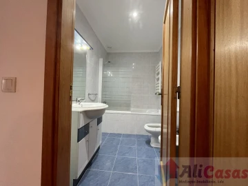 Apartamento T2 para Venda em Santa Maria da Feira, Travanca, Sanfins e Espargo
