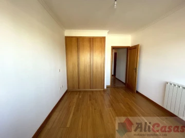 Apartamento T2 para Venda em Santa Maria da Feira, Travanca, Sanfins e Espargo