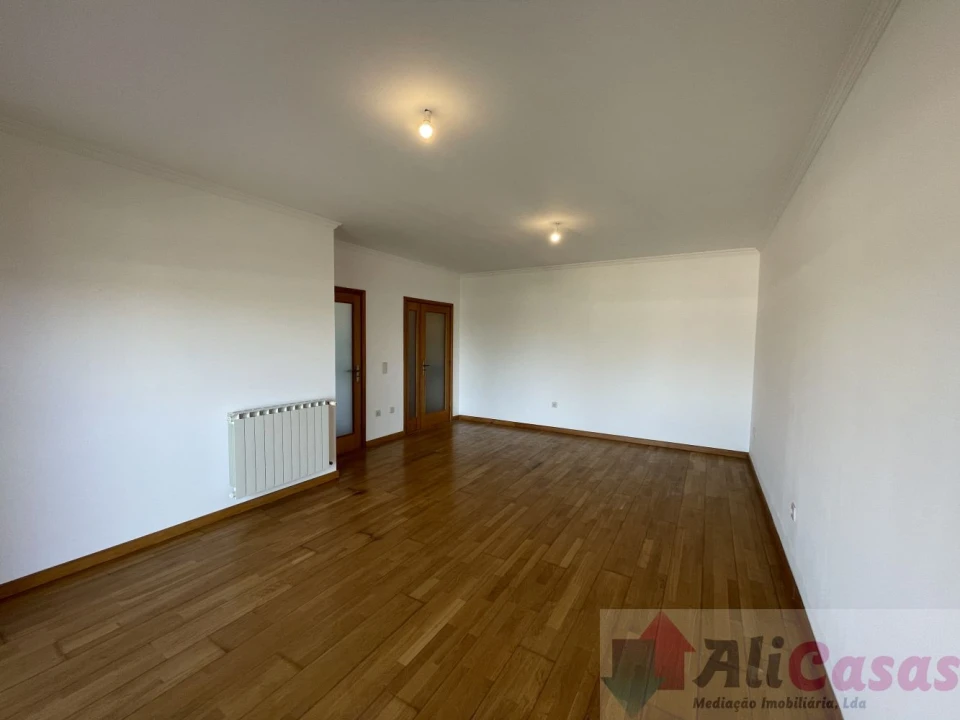 Apartamento T2 para Venda em Santa Maria da Feira, Travanca, Sanfins e Espargo Foto 4