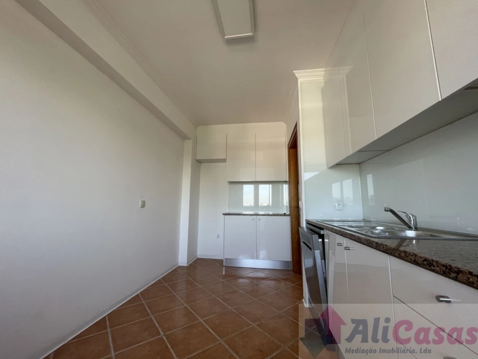 Apartamento T2 para Venda em Santa Maria da Feira, Travanca, Sanfins e Espargo Foto 8