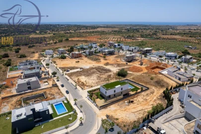 Moradia T4 para Venda em Alcantarilha e Pêra