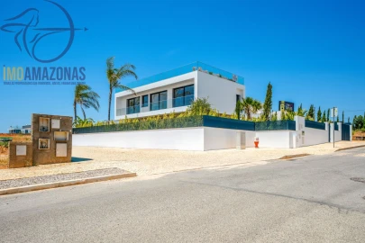 Moradia T4 para Venda em Alcantarilha e Pêra