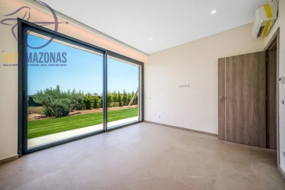Moradia T4 para Venda em Alcantarilha e Pêra