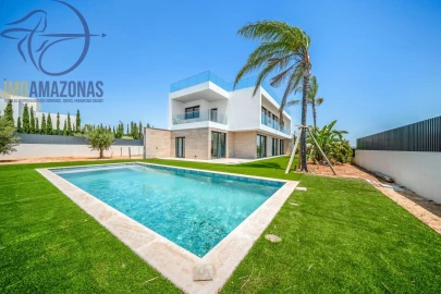 Moradia T4 para Venda em Alcantarilha e Pêra