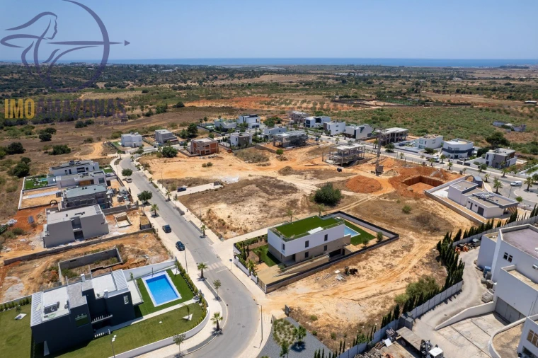 Moradia T4 para Venda em Alcantarilha e Pêra Foto 9