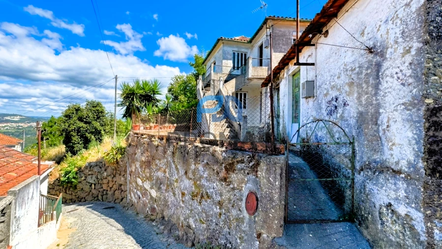 Moradia T3 para Venda em Souselo Foto 2