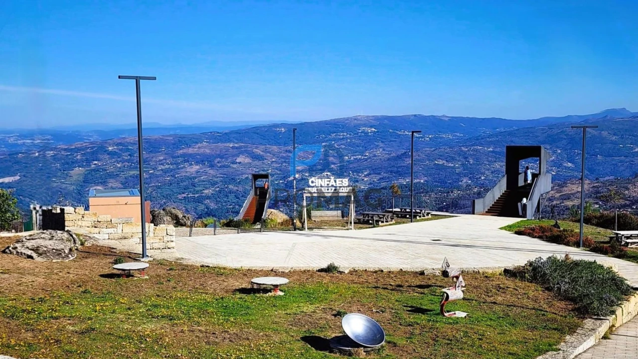 Moradia T3 para Venda em Souselo Foto 44