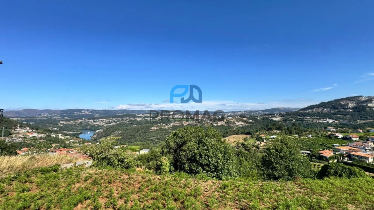 Moradia T3 para Venda em Souselo Foto 54