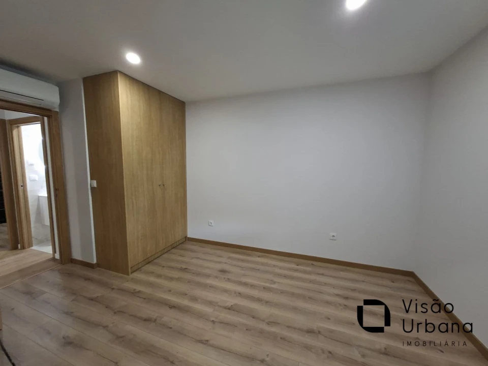 Apartamento T2 para Venda em Cavernães Foto 9