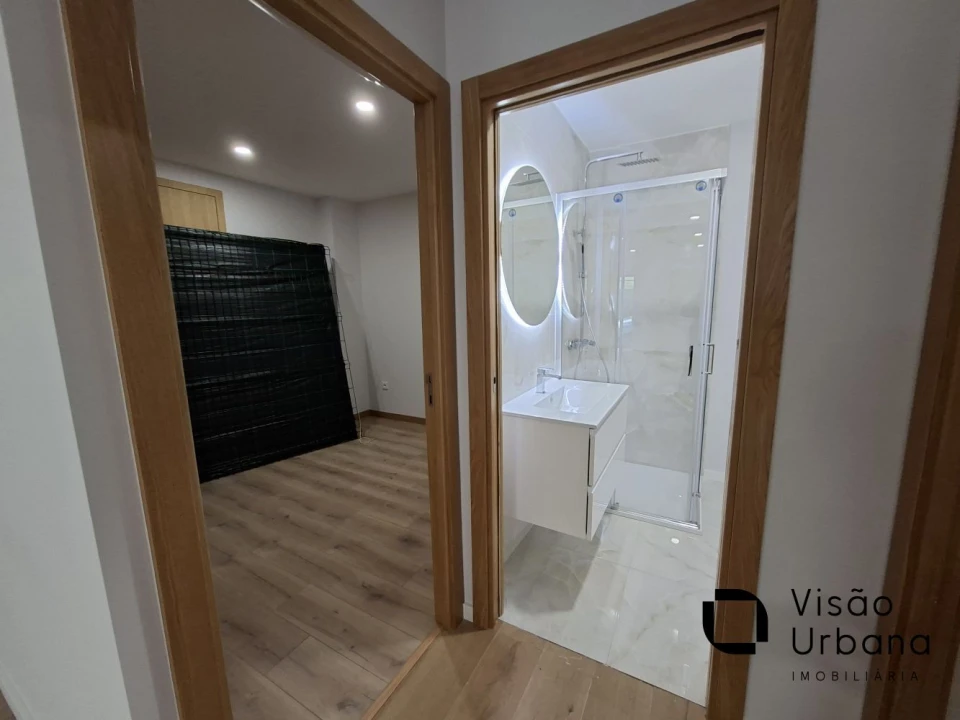 Apartamento T2 para Venda em Cavernães Foto 6
