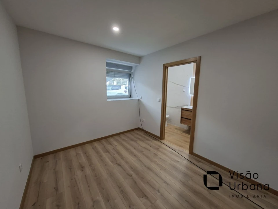Apartamento T2 para Venda em Cavernães Foto 10
