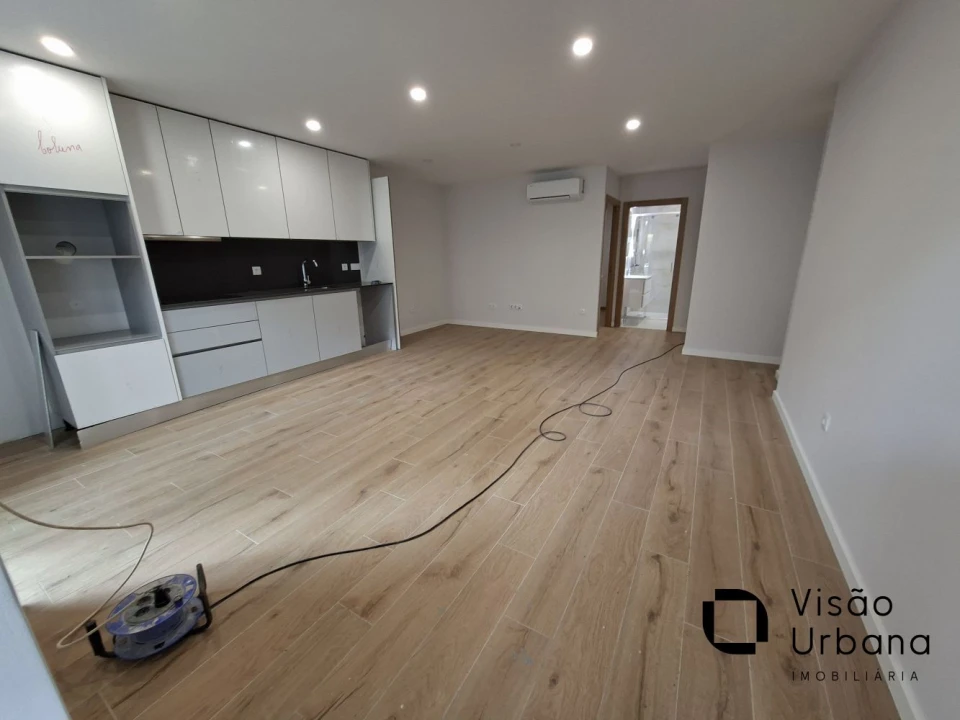 Apartamento T2 para Venda em Cavernães Foto 4
