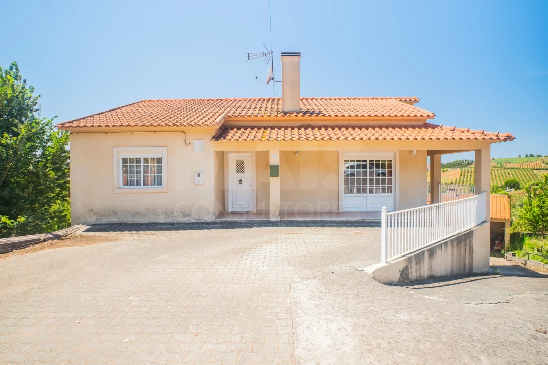 Moradia T2 para Venda em Painho e Figueiros Foto 1