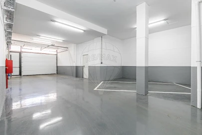 Garagem para Arrendamento em Campolide