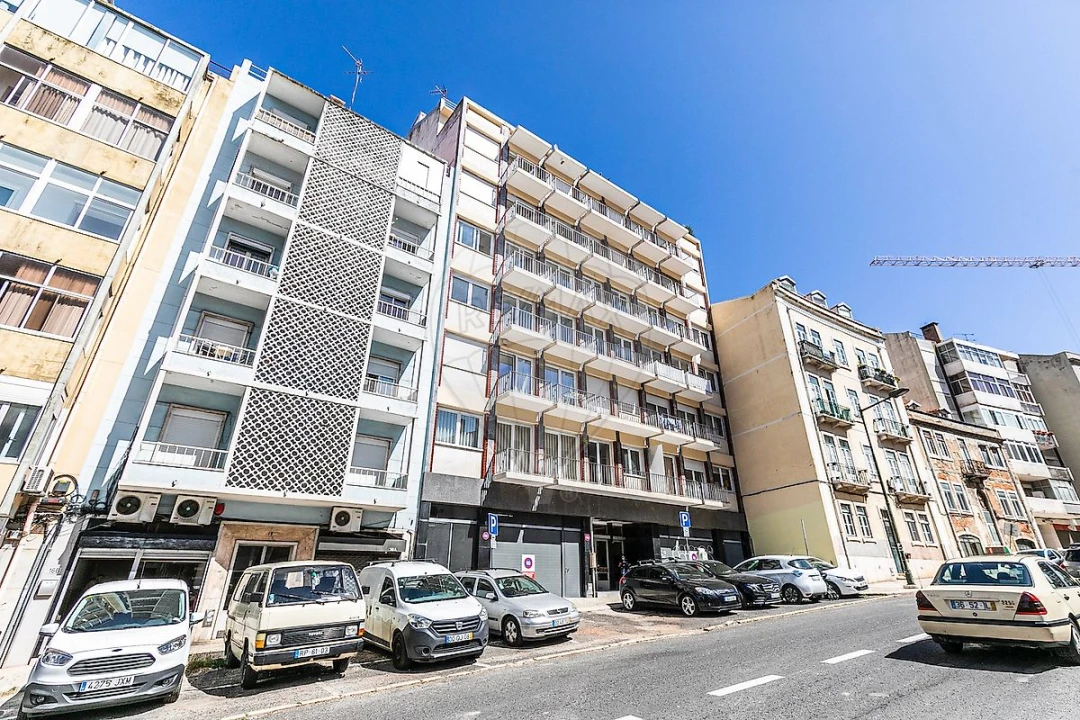 Garagem para Arrendamento em Campolide Foto 3