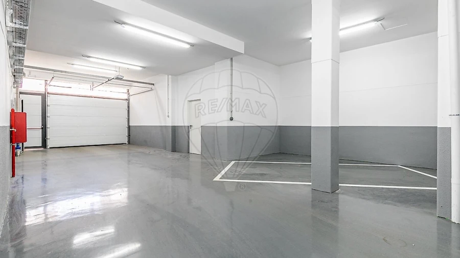 Garagem para Arrendamento em Campolide