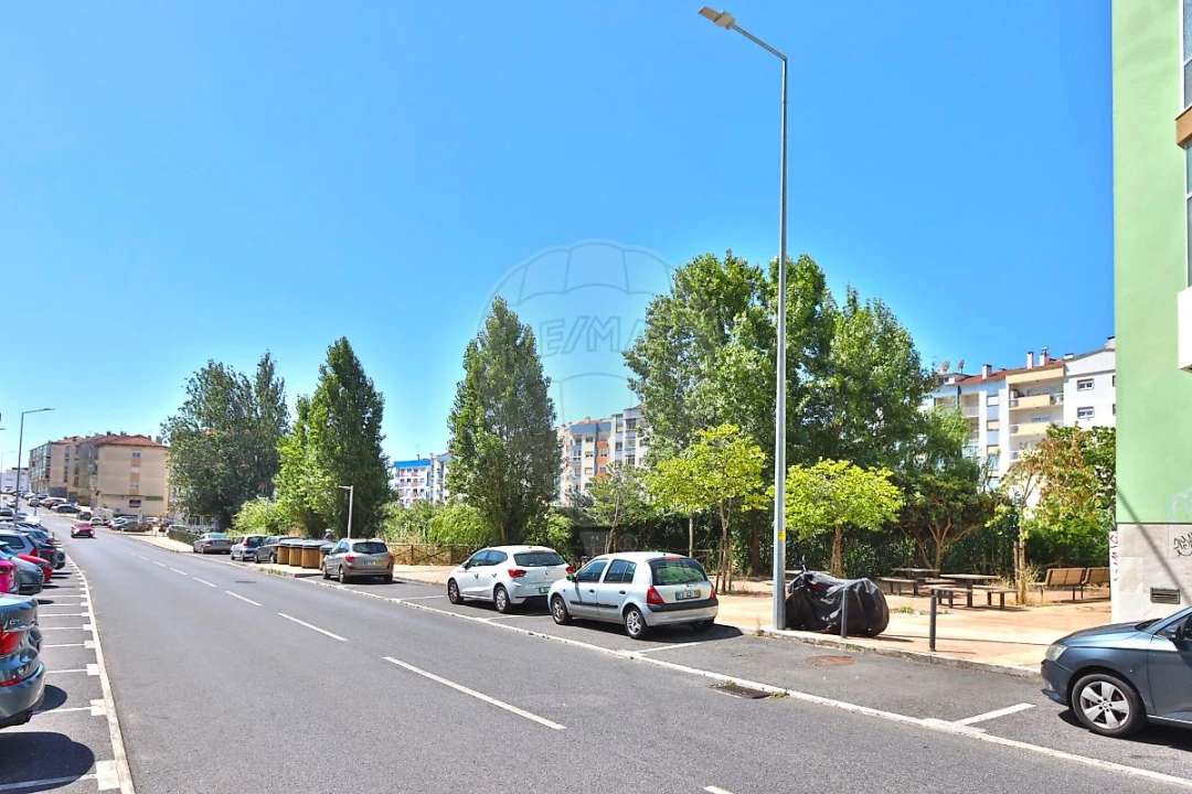 Apartamento T2 para Venda em Algueirão-Mem Martins Foto 22