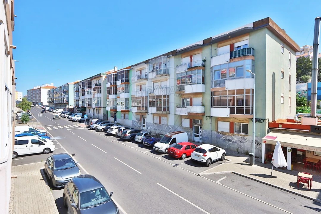 Apartamento T2 para Venda em Algueirão-Mem Martins Foto 17