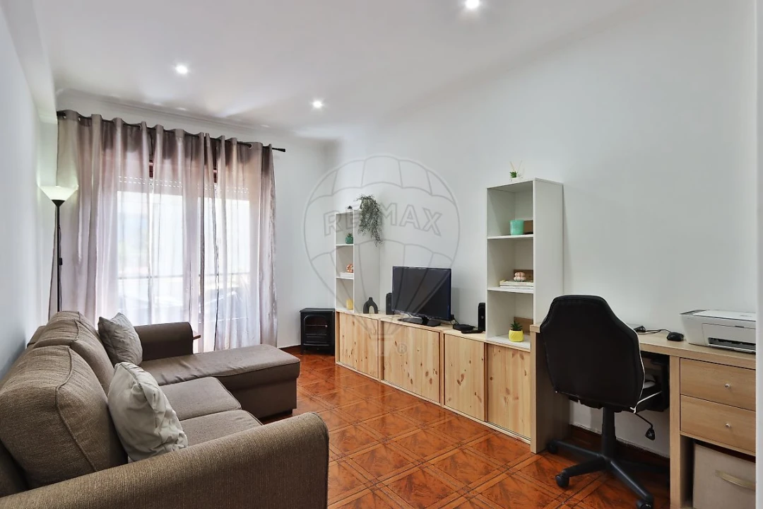 Apartamento T2 para Venda em Algueirão-Mem Martins Foto 1