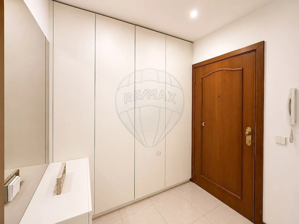 Apartamento T2 para Venda em Oliveira do Douro Foto 1